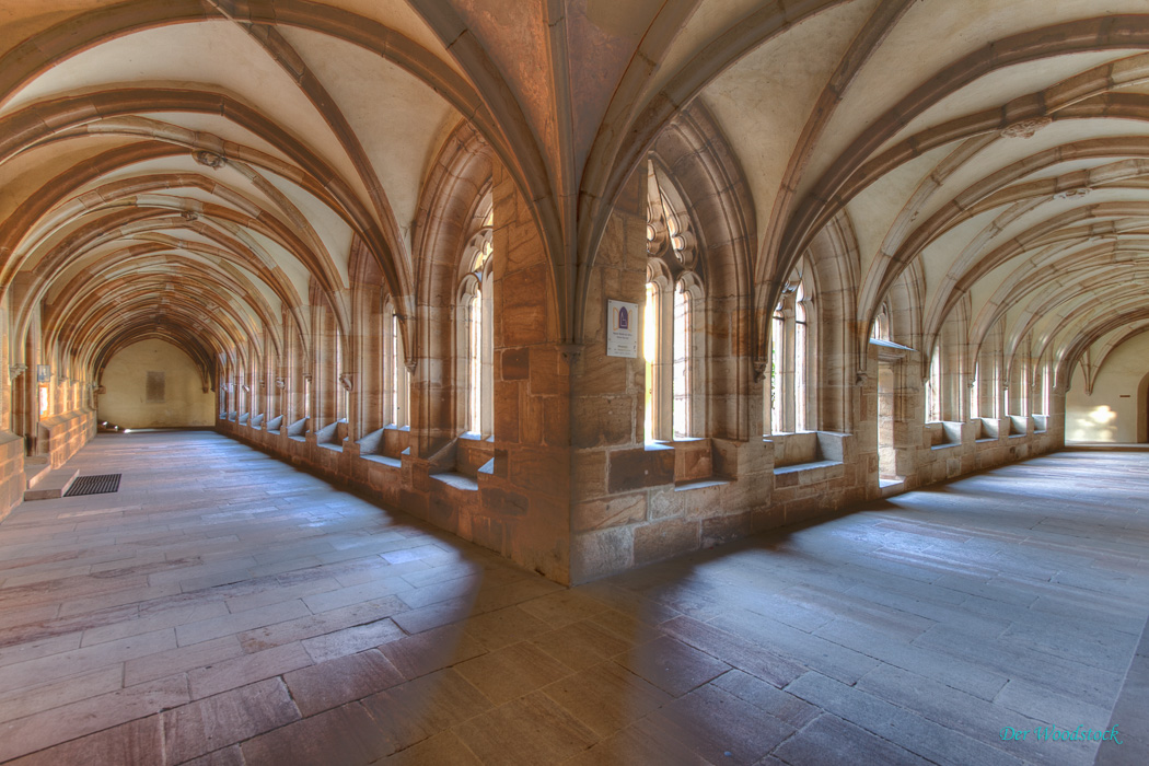  Kreuzgang im Kloster Langenzenn. Das Augustiner-Chorherrenstift wurde 1409 erbaut. Der Kreuzgang ist aussergewöhnlich gut erhalten.