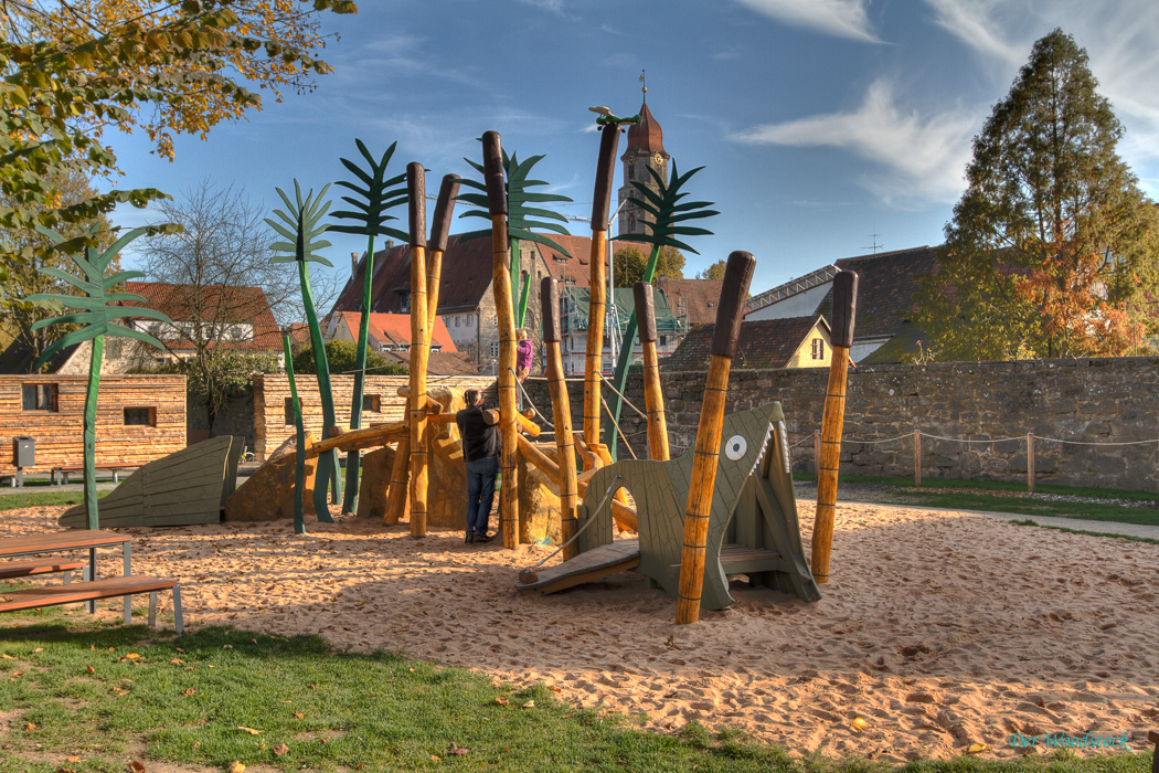 Ein Augenschmauß und für die Kinder echtes Abenteuer. Im Hintergrund Stadtkirche und Kloster.