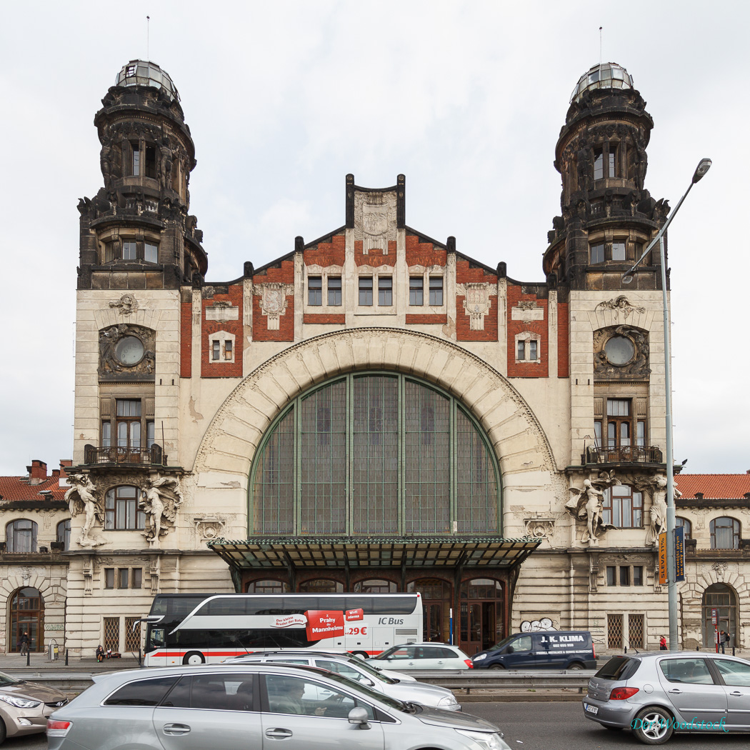 Eingang zum Bahnhof